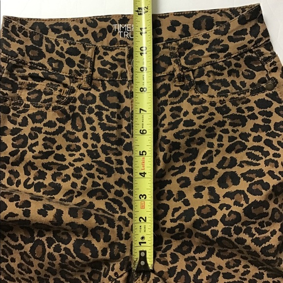 Time & Tru Leopard Hi Rise Straight Crop Jeans 2 - Picture 9 of 12